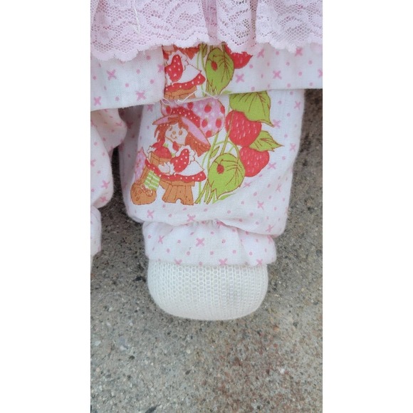 Vtg 17" Strawberry Shortcake Handmade Doll - Picture 5 of 5